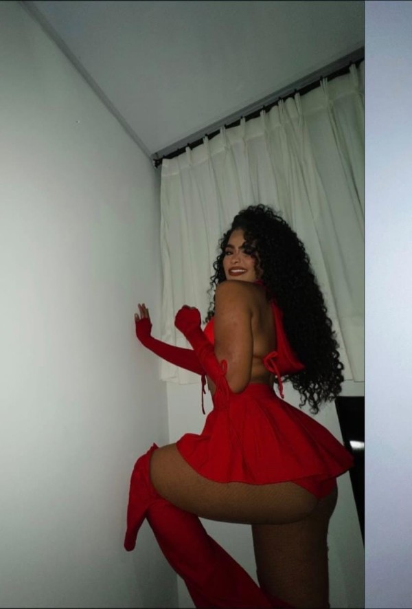 BELLEZA DE PELO RIZADO,FIESTA Y SEXO A TOPE EN ALCOY