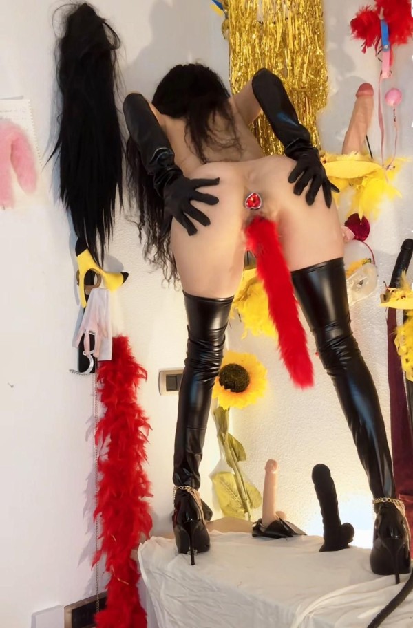 Yalena tri plato ardiente con juegos y fiesta de BDSM 634346521