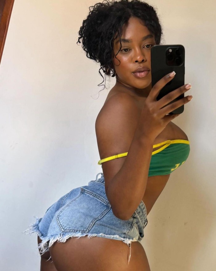 HERMOSA BRASILEÑA MUY JUGUETONA Y MUY FESTEIRA HOT – EL JACA CAPITAL