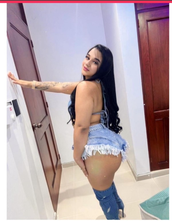 Morenaza espectacular fiestera sexy y atrevida