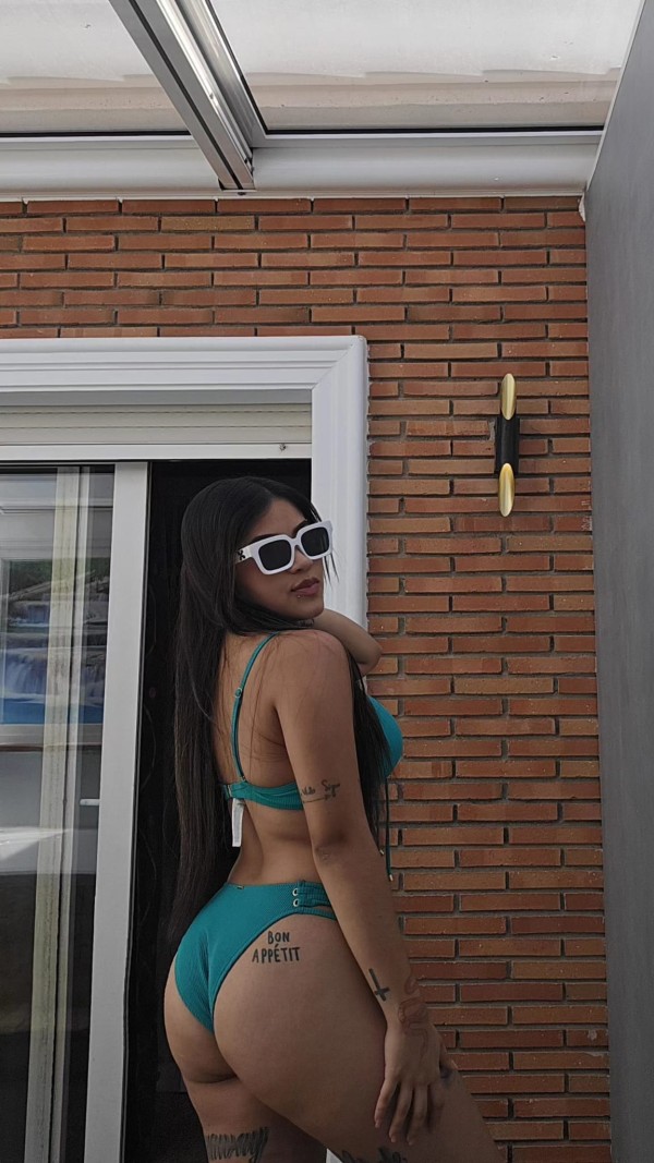 DANIELA – SENSUAL Y BONITA