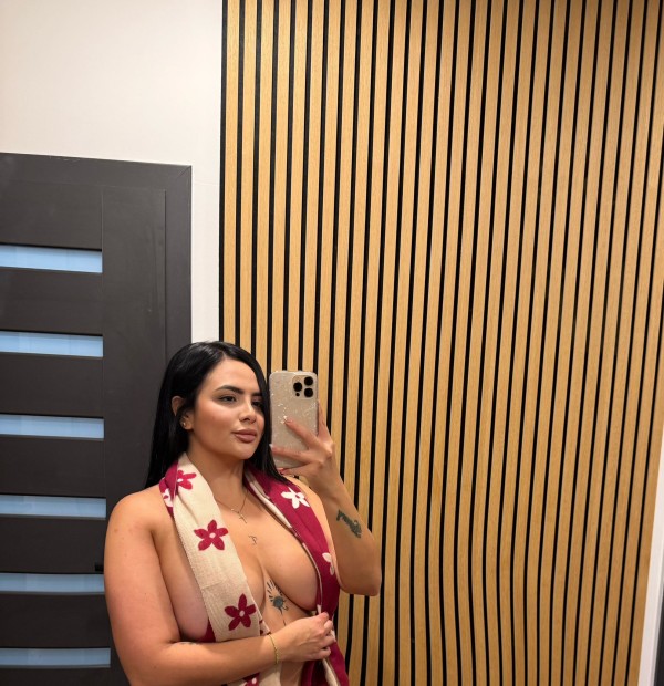 REBECA SUPER CALIENTE