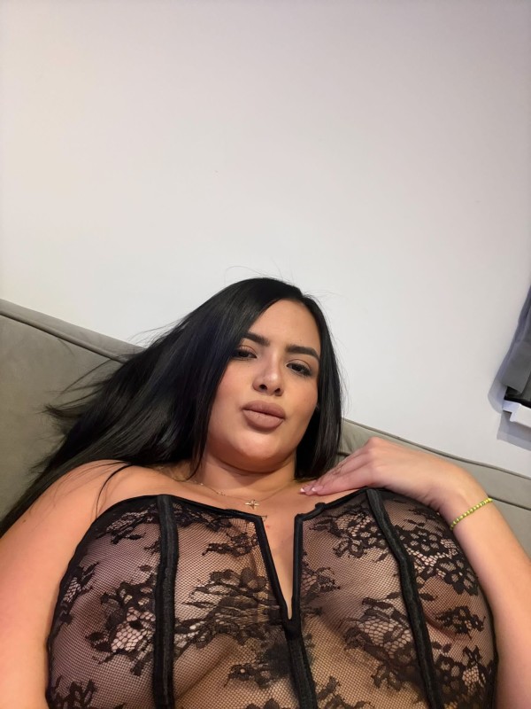 REBECA SUPER CALIENTE