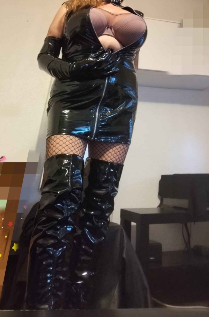 Domina para sesiones de Sado