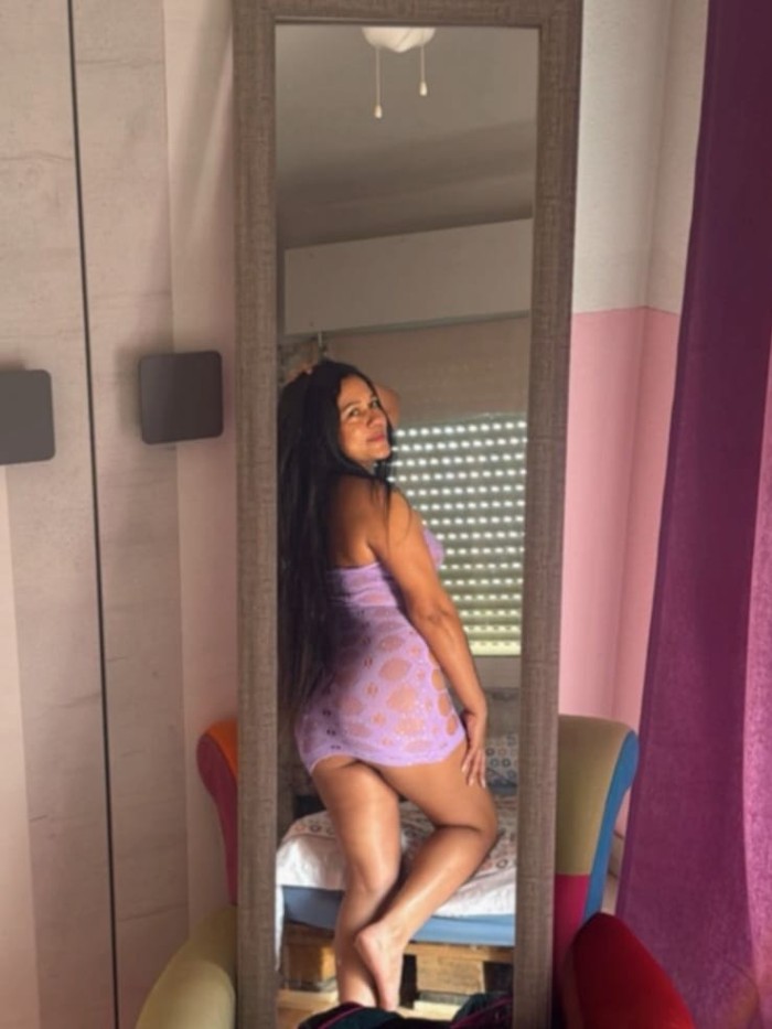 Latina morenaza con ganas de follar