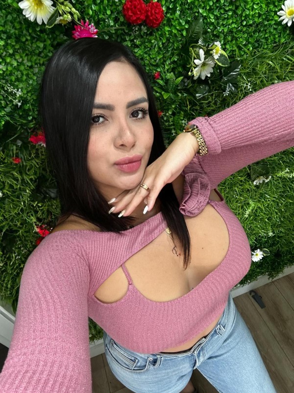 COMPLACIENTE LUJURIOSA FIESTERA