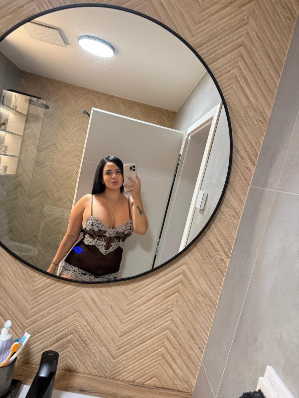 COMPLACIENTE LUJURIOSA FIESTERA
