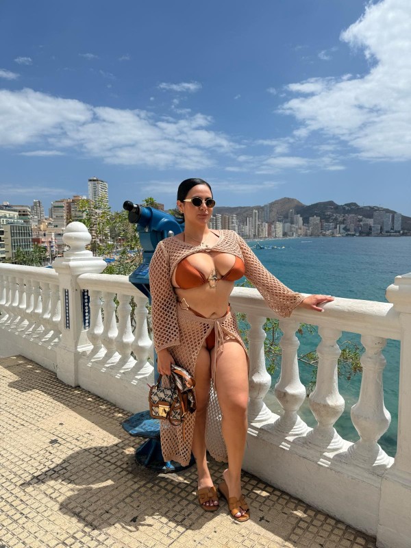 COMPLACIENTE LUJURIOSA FIESTERA