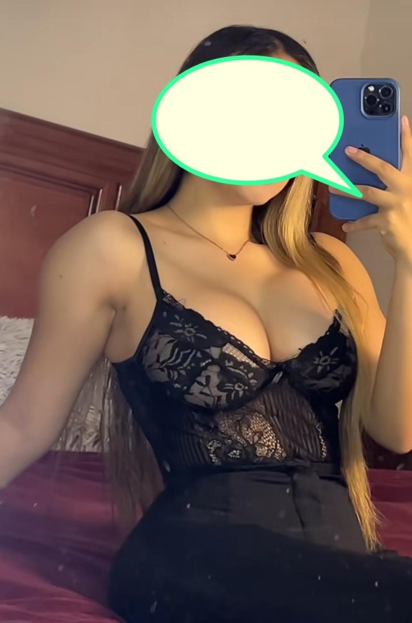 DANIA RUBIA TIMIDA PERO MUYMOJADITA ,ME CONSUELAS ?