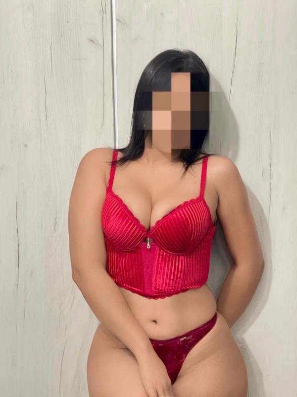 MANUELA un peligro elegante