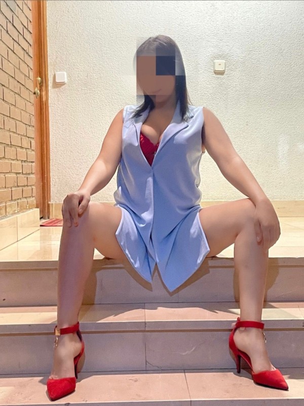 MANUELA un peligro elegante