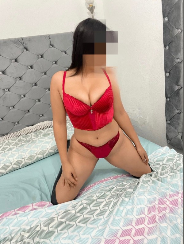 MANUELA un peligro elegante