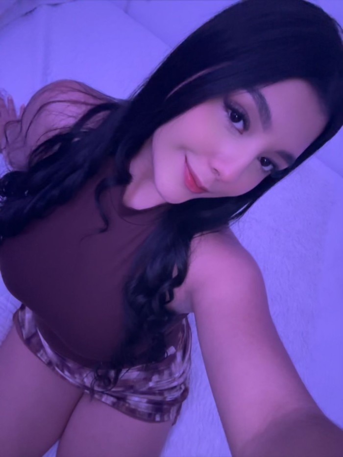 TENGO MI COÑO APRETADITO Y MOJADITO