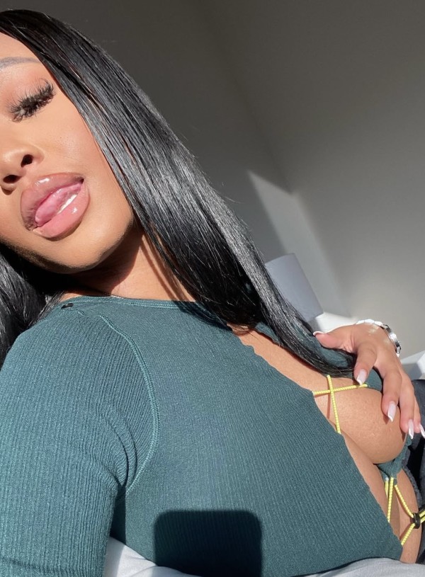 Morena latina mimosa