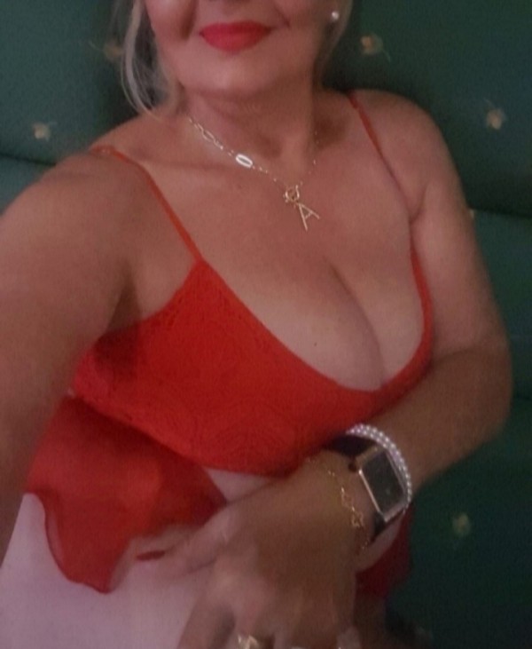 Madurita guapetona con ricos labios  para una buena  mesa y López las palma