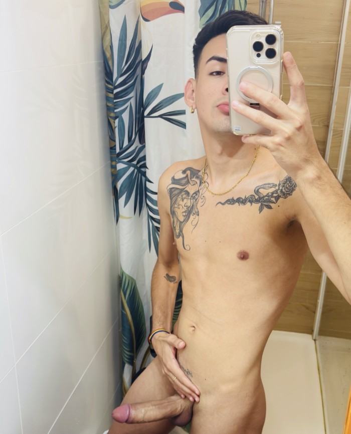 JOVEN RECIÉN LLEGADO POR LUGO  SALIDA HOTEL TENGO SITIO