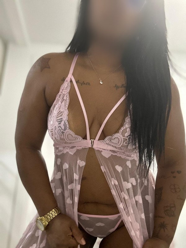 MORENA CON GANAS DE PLACER Y MUCHA FIESTA