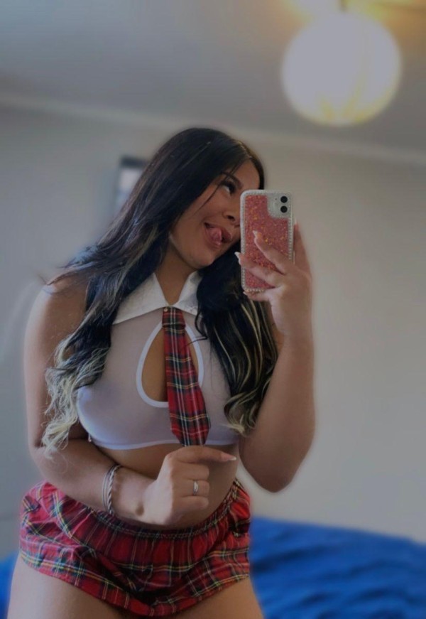 Impresionante chica colombiana elegante