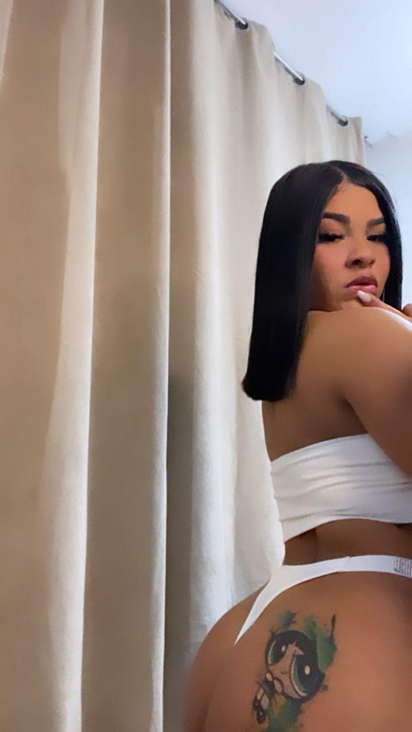 Impresionante chica colombiana elegante