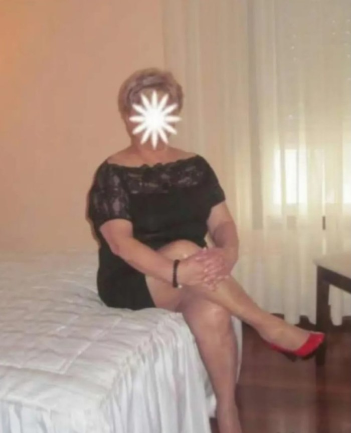 SESENTONA GALLEGA MADURITA ELEGANTE