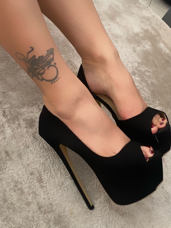 BOMBA EXPLOSIVAAA SEXY Y SENSUAL FIESTERA 100%