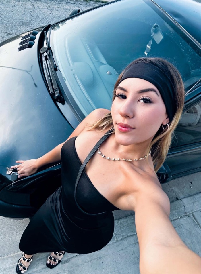 Claudia cachonda divertida y muy apasionada