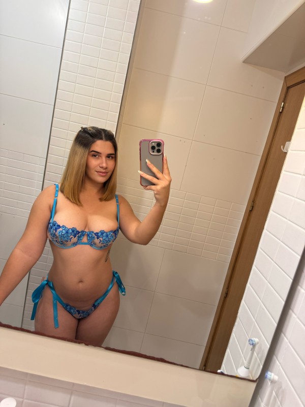 HERMOSA JOVENCITA CARIÑOSA Y EXTROVERTIDA