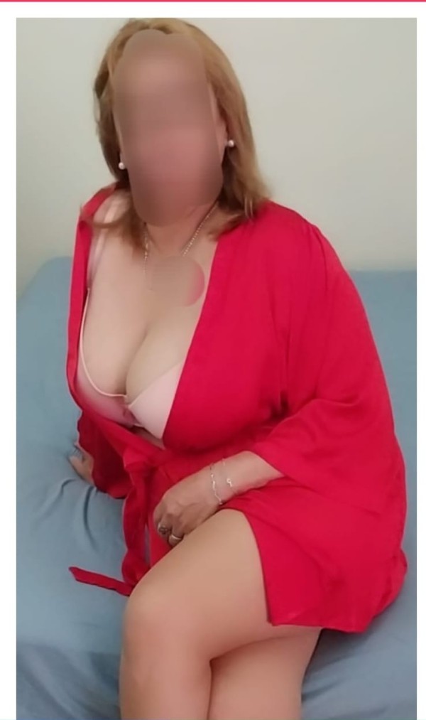 Mujer ardiente y sofisticada