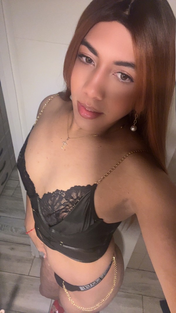 Trans novedad latina pollona y con mucha esperma