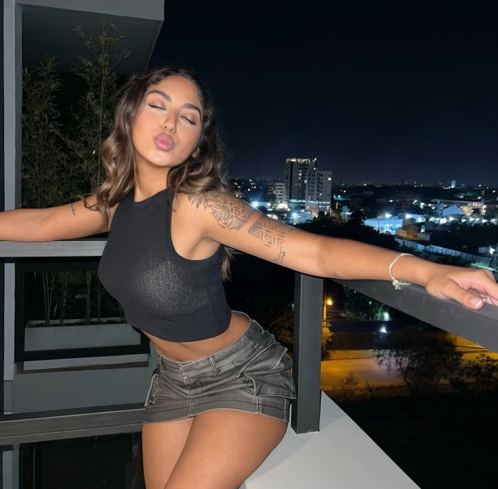 JOVENCITA PARAGUAYA PRECIOSA TAMBIEN DESPLAZAMIENT