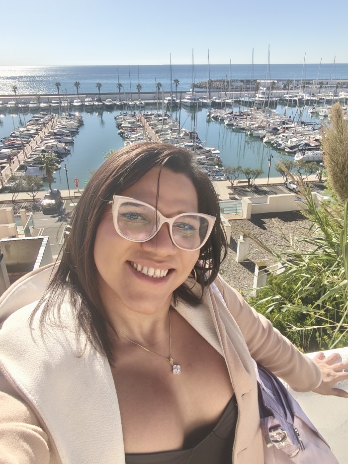 Nena latina viciosa fogosa complaciente en Sants