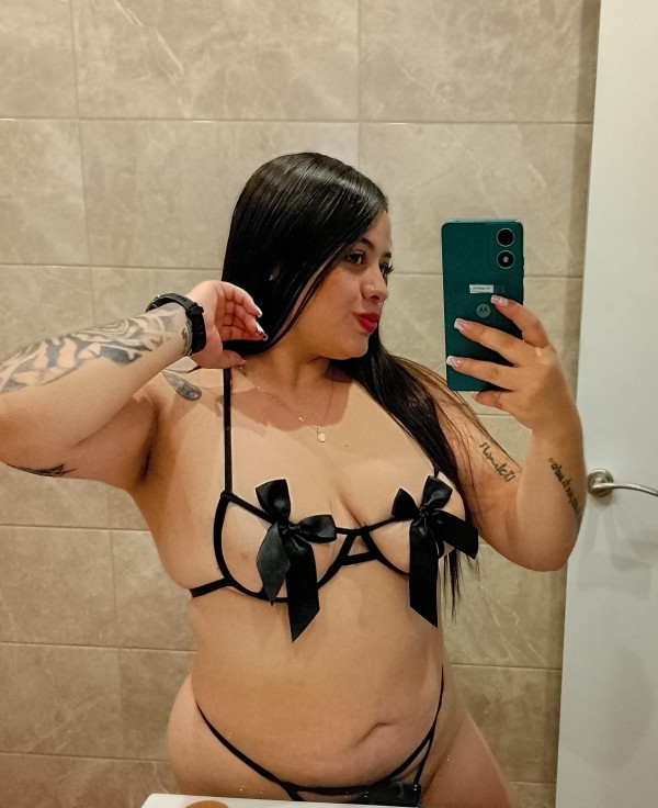 PRIMERA VEZ Sofía Novedad jovencita colombiana