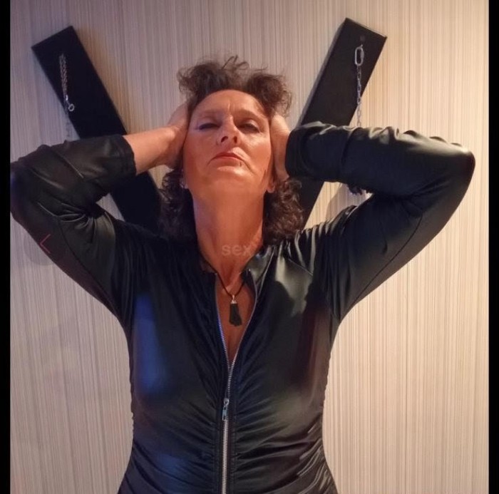 FINDOM FEMDOM FETICHES VIDEOLLAMADAS VIDEOS SCAT