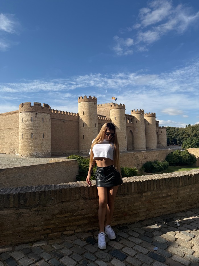 COLOMBIANA EXÓTICA ALEJA SÁENZ