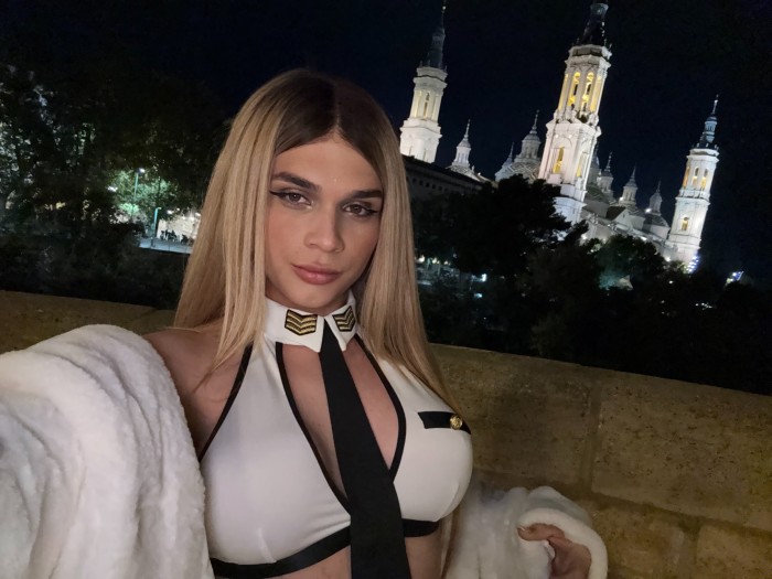 COLOMBIANA EXÓTICA ALEJA SÁENZ