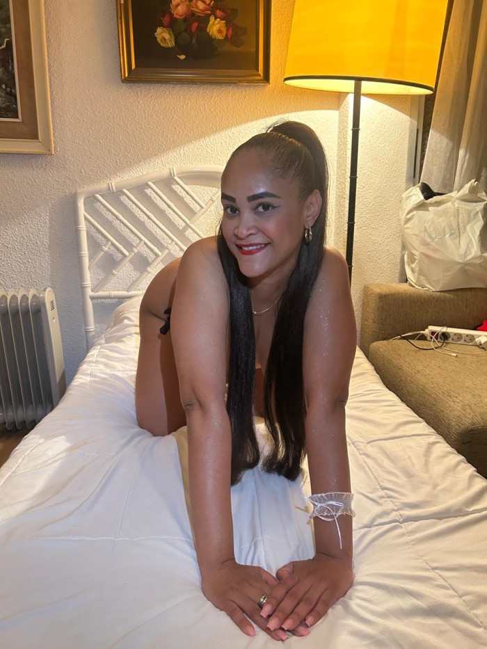 4 AMIGAS SUPER CALIENTES, FIESTERAS Y CACHONDAS