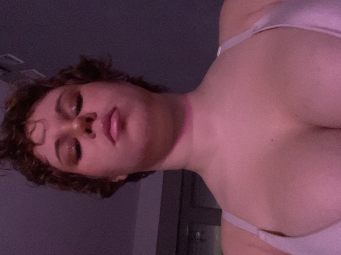 Chica joven, juguetona y discreta para pasar in bu