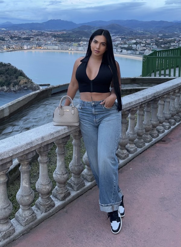 MUJER CON POLLA REAL SIN ENGAÑO ,FOTOS CASERAS