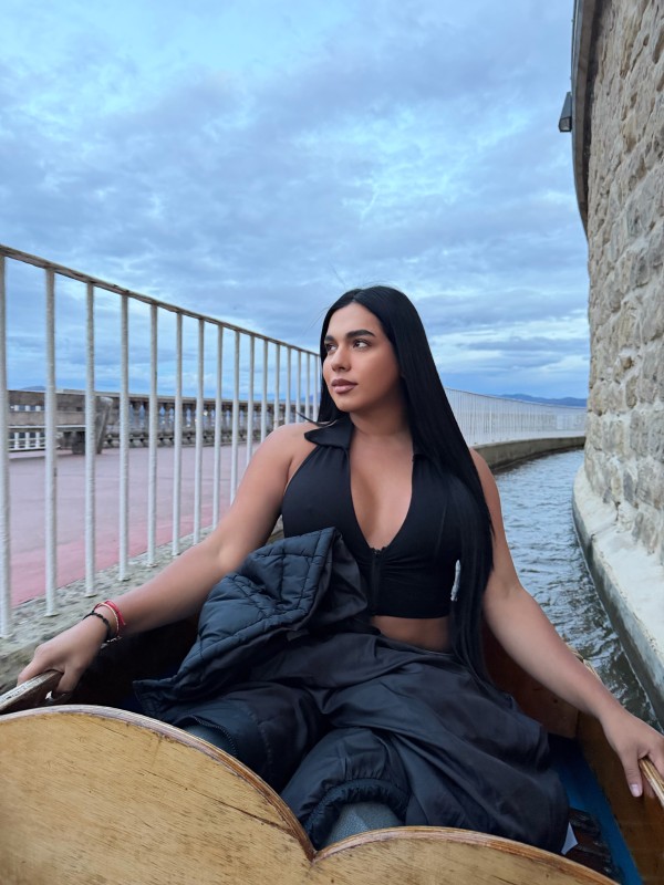 MUJER CON POLLA REAL SIN ENGAÑO ,FOTOS CASERAS