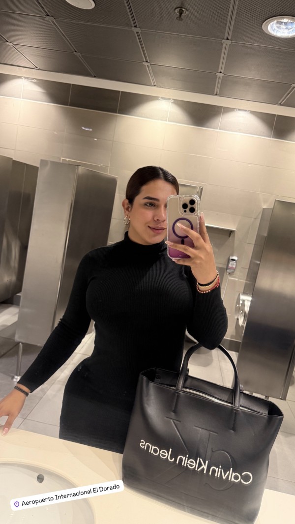 MUJER CON POLLA REAL SIN ENGAÑO ,FOTOS CASERAS