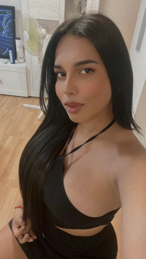 MUJER CON POLLA REAL SIN ENGAÑO ,FOTOS CASERAS