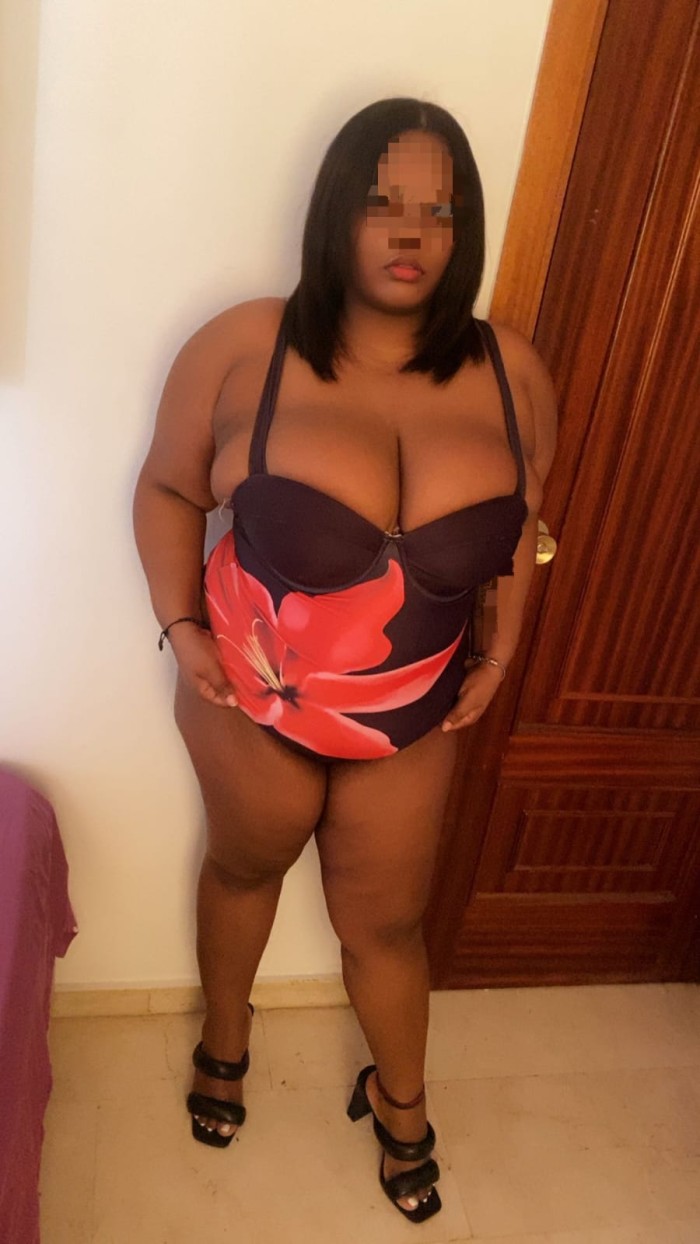 LATINA PECHUGONA NUEVA EN FUENGIROLA