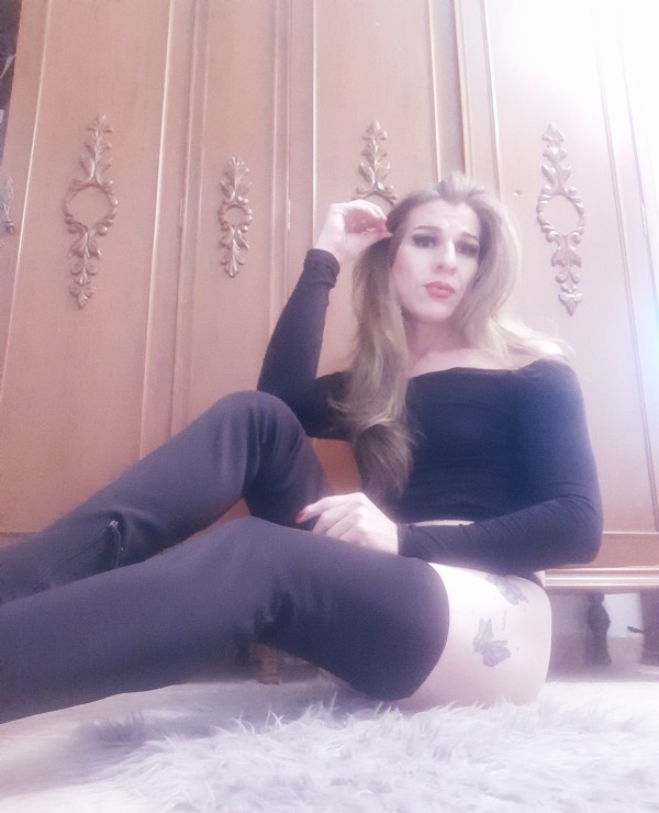 CORRIDA EN BOCA FISTING FETICHISMO PIES TORTURA de PEZONES