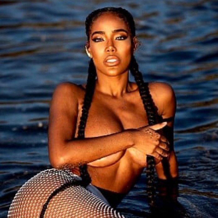 643093668 Esmeralda REINA DE TUS AVENTURAS