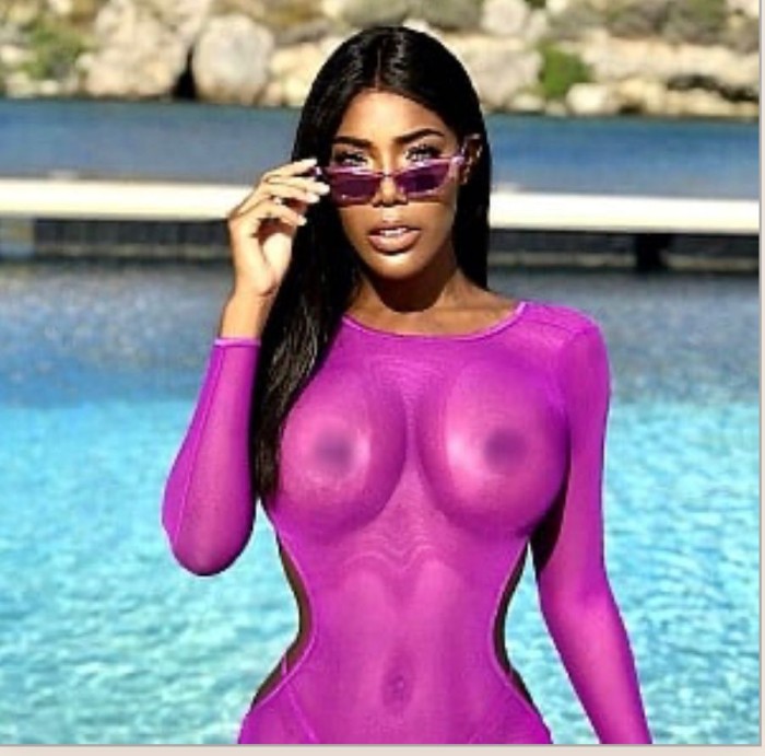 643093668 Esmeralda REINA DE TUS AVENTURAS