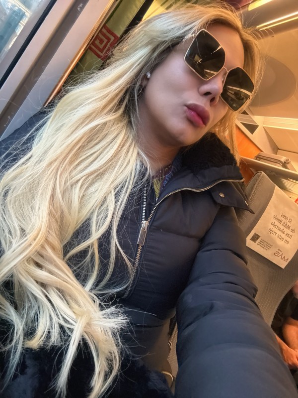 Hermosísima Trans de luxe Disponible 24/7 ELCHE perrita culito diento