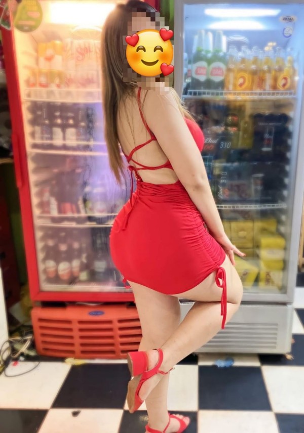 Soy Isabella la reina de Fuengirola muy comlaciente una diosa latina