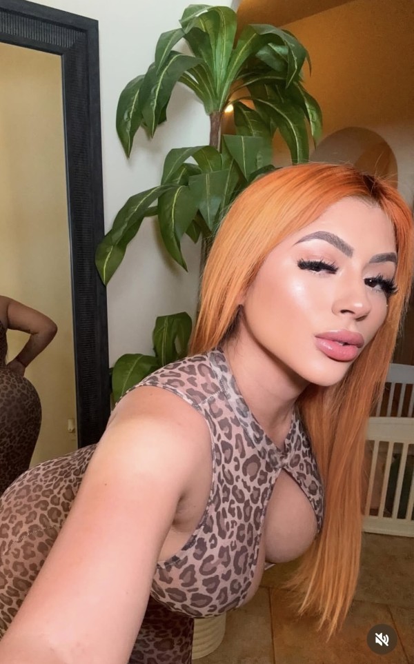 De vuelta mis amores Diosa del beso negro tetas gigante de