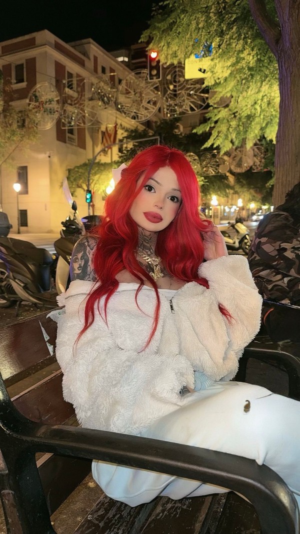 COLOMBIANA JOVEN EDUCADA AMABLE Y MUY. UENA HONDA