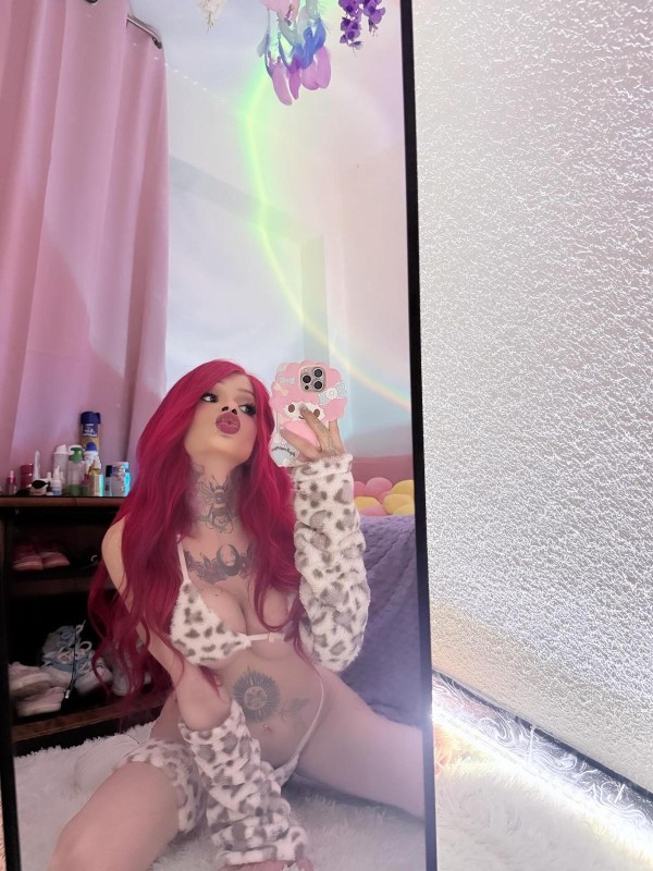 COLOMBIANA JOVEN EDUCADA AMABLE Y MUY. UENA HONDA